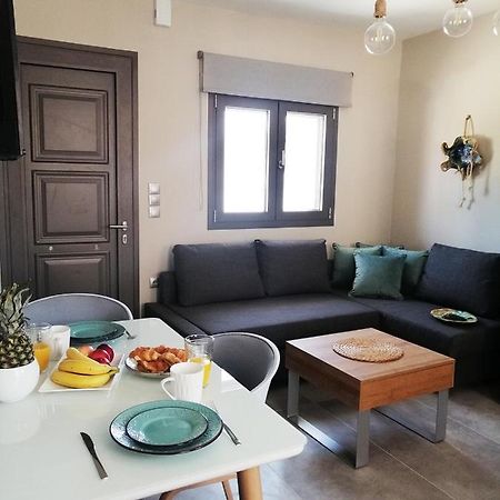 Serenity Superior Suite Apartment อาร์กอสโตลี ภายนอก รูปภาพ
